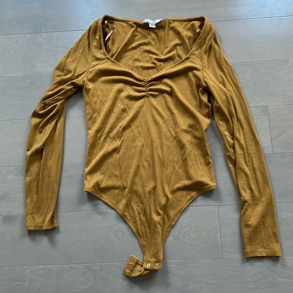New without tags banana republic body suit M